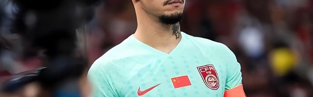 武汉球迷都觉得刘奕鸣会走，为何如今却官宣跟三镇续约，引发热议