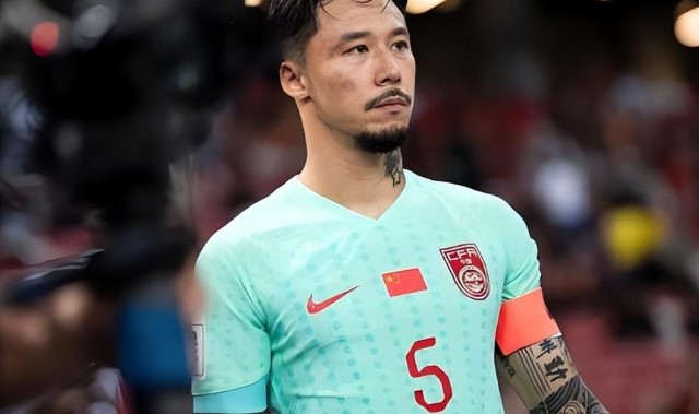 武汉球迷都觉得刘奕鸣会走，为何如今却官宣跟三镇续约，引发热议